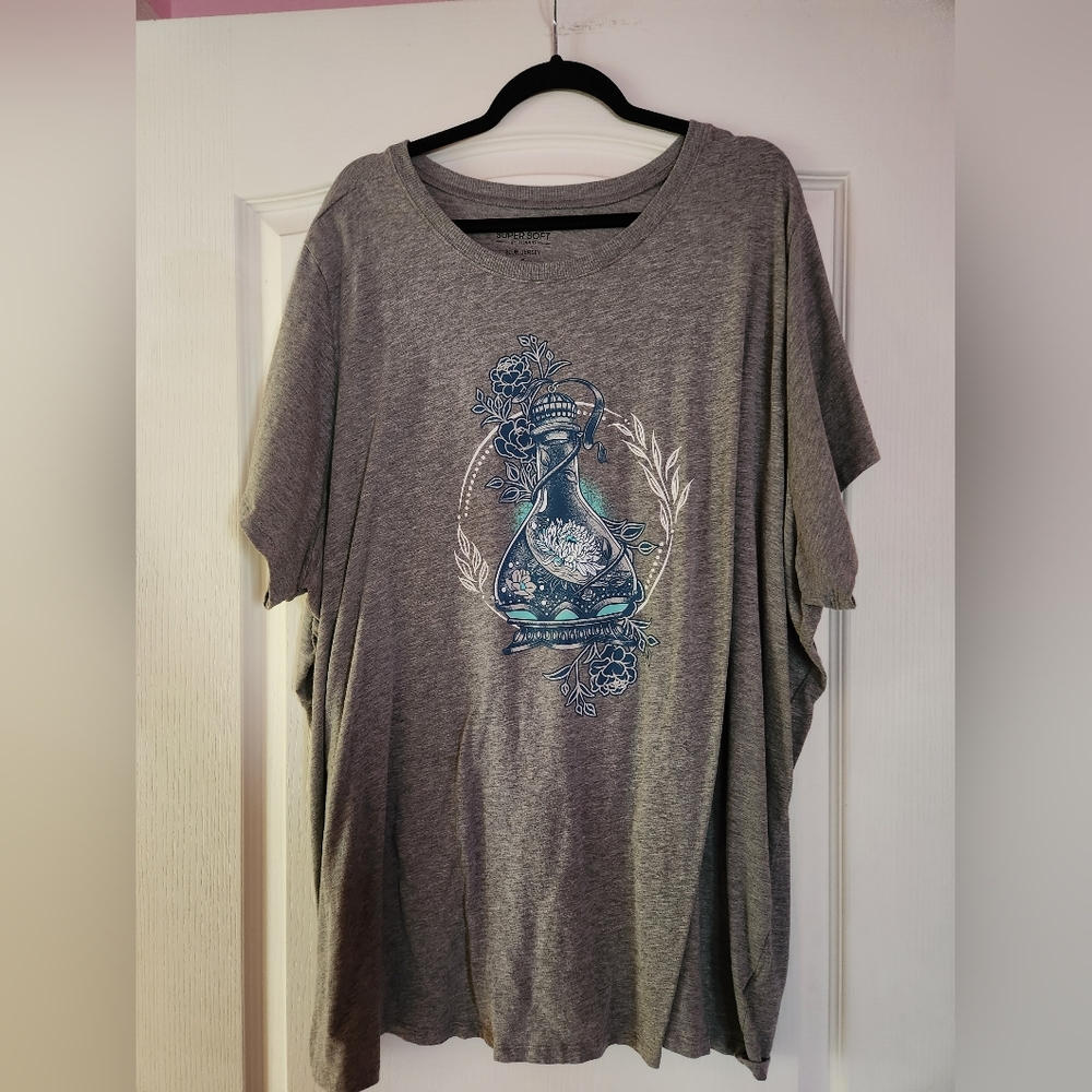 Torrid Size 6 Super Soft T-Shirt Graphic Grey Top, Plus Size
